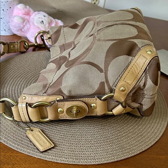 Coach Vintage Brown and Tan Shoulder Bag - Picture 8 of 12